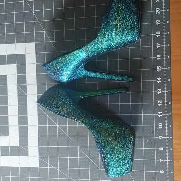 Steve Madden - Picture 3 of 7